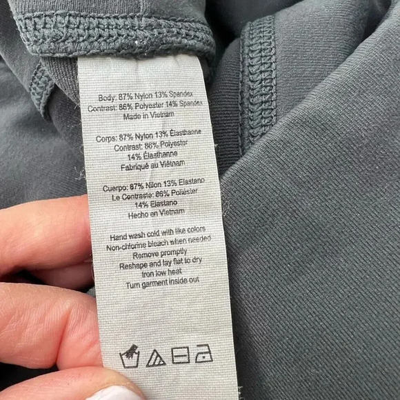 ALO YOGA Moto Leggings in Anthracite Grey - Picture 6 of 6